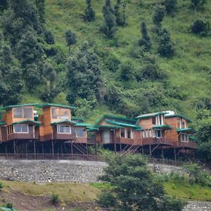 Atulyam, Pangot